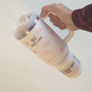 NIP Hello Kitty x Stanley 40oz Tumblr